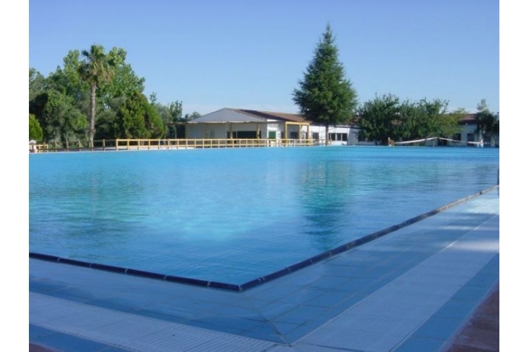 Piscina al aire libre de Oliva de la Frontera